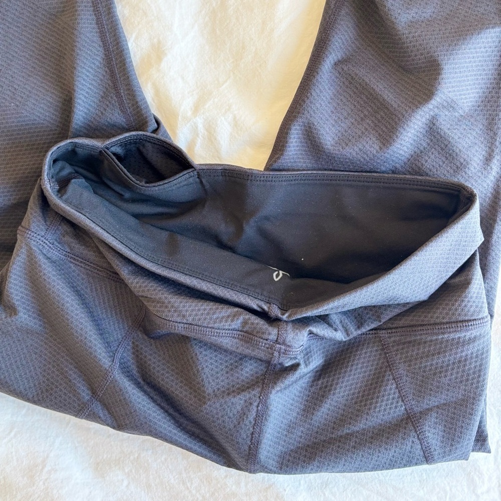 Prana 3/4 leggings in grey size small - Picture 7 of 8
